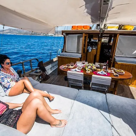 Barbaros Yachting Private Gulet 3 Cabins ボドルム
