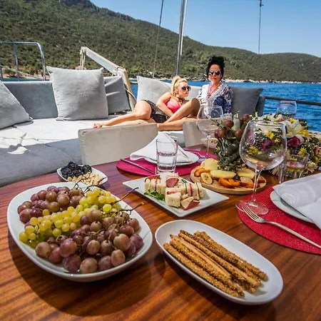 Barbaros Yachting Private Gulet 3 Cabins ボドルム
