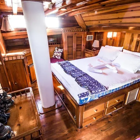 船上ホテル Barbaros Yachting Private Gulet 3 Cabins